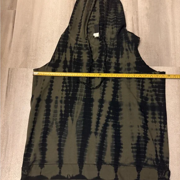 Torrid Green Sleeveless Tank Top with Tie-Dye Pattern - Picture 5 of 6